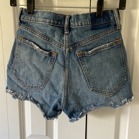 Abercrombie & Fitch High Rise Mom Shorts - Picture 3 of 3